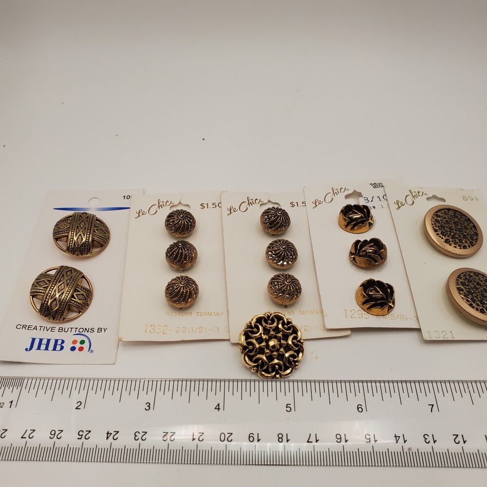 Vintage Collectible‎ Buttons on Cards Twinkle Back Le Chic JHB Open Work MCM